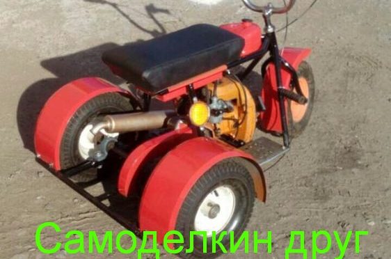 Байк трехколесник  мопед с двигателем от бензопилы
